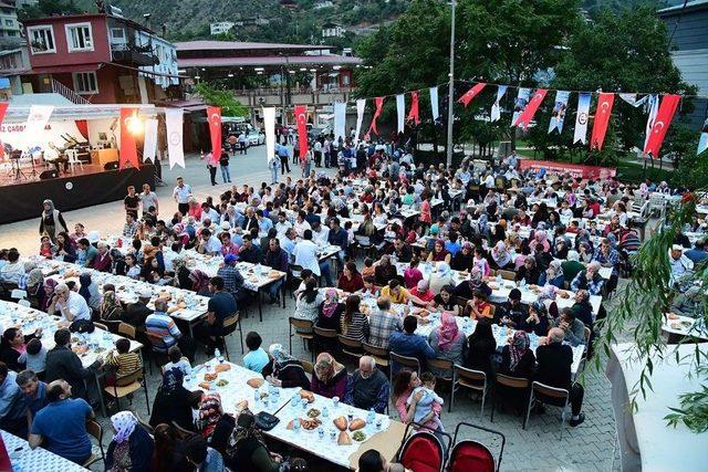 Sözlü, Orucunu Saimbeyli’de Vatandaşlarla Birlikte Açtı