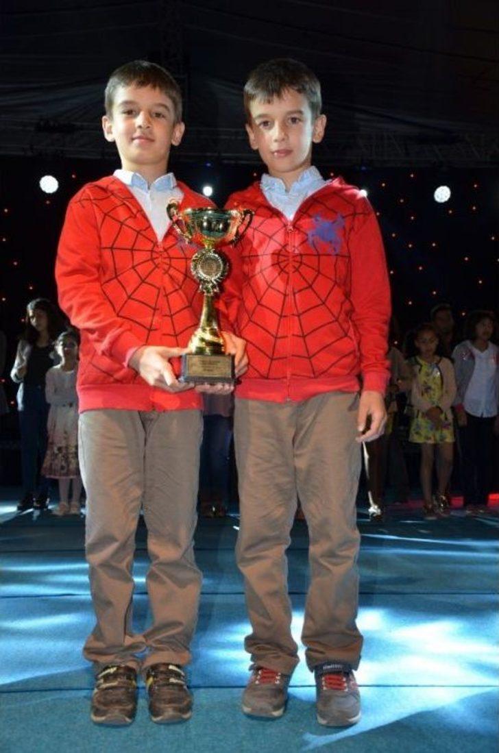 En Benzer İkizler Yarıştı G4