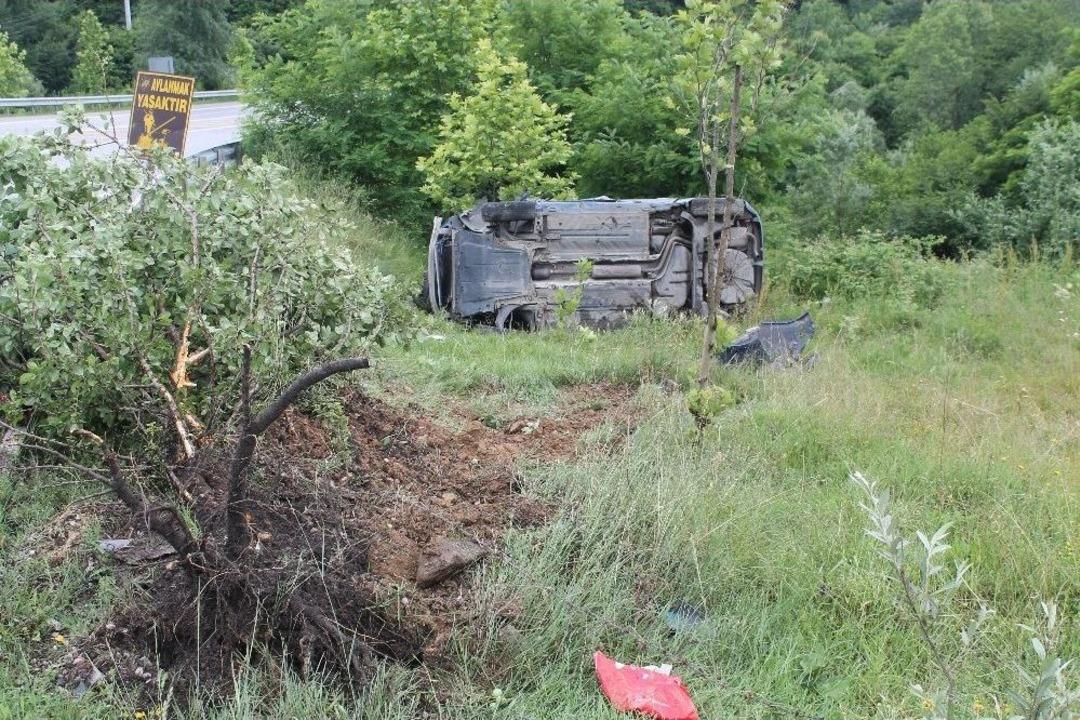 Kontrol&uuml;n&uuml; Kaybetti Karşı Şeritteki Araca Girdi