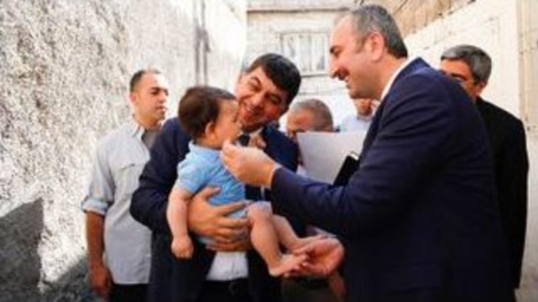 Başka Fadıloğlu&rsquo;ndan 7 Aileye Evinde Ziyaret