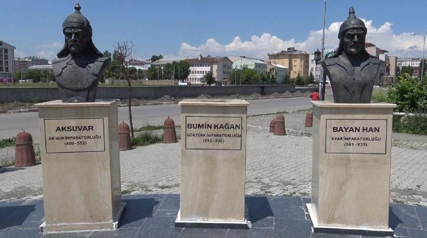 Bumin Kağan’ın Büstünü Kırdılar
