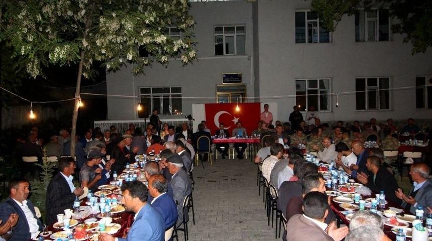 Vali Işın, Mehmet&ccedil;ikle İftar Yaptı