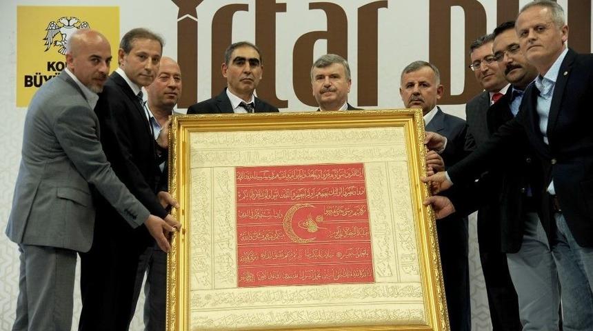 Esnaf Odalarından Başkan Aky&uuml;rek&rsquo;e Ahi Sancağı