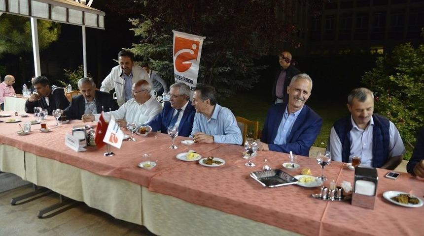 Başkan Ata&ccedil; &Uuml;&ccedil; Ayrı İftarda Vatandaşlar İle Buluştu
