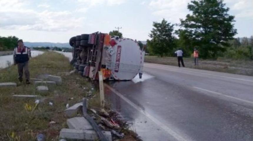 Mazot Y&uuml;kl&uuml;k Tanker, Yolda Yan Yattı