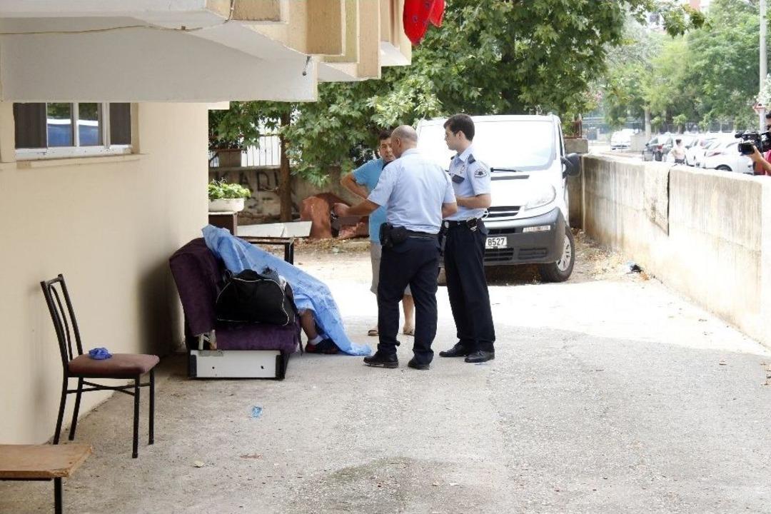 &Ouml;l&uuml;m &Ccedil;ekyat &Uuml;st&uuml;nde Otururken Yakaladı