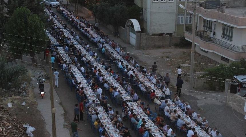 Mahalle Sakinleri İftarda Bir Araya Geldi