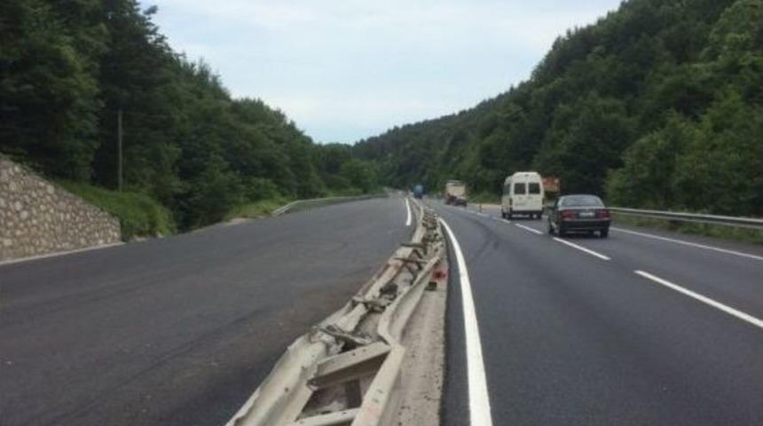 Kamyon S&uuml;r&uuml;c&uuml;s&uuml; Uyuyunca Karşı Şeride Ge&ccedil;ti