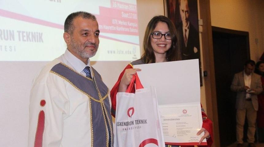 Diplomalarını Alıp Tatile &Ccedil;ıktılar