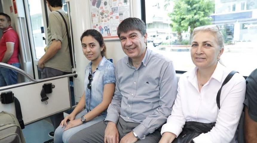 Başkan T&uuml;rel Tramvayda Vatandaşı Dinledi