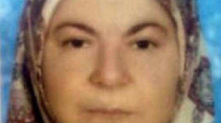 Otomobil Bariyerlere Saplandı: 1 &Ouml;l&uuml;, 4 Yaralı