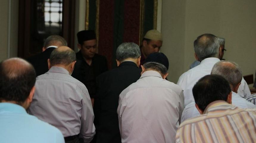 Arın&ccedil; Manisa&rsquo;da Mevlit Okuttu