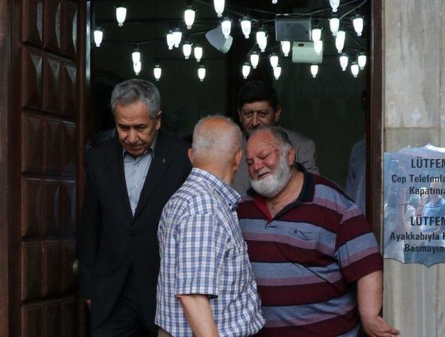 Arın&ccedil; Manisa&rsquo;da Mevlit Okuttu 1