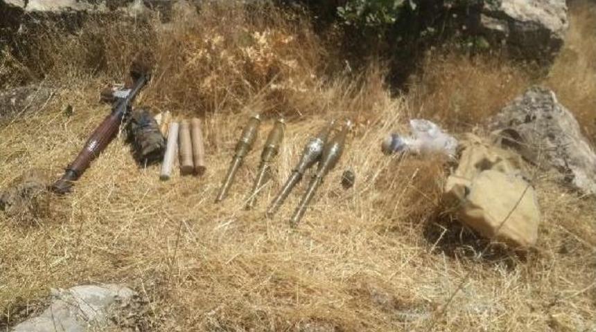 Şemdinli'de &Ouml;l&uuml; Ele Ge&ccedil;irilen Pkk'lı Ter&ouml;ristle Birlikte At-4 Tanksavar Ele Ge&ccedil;irildi