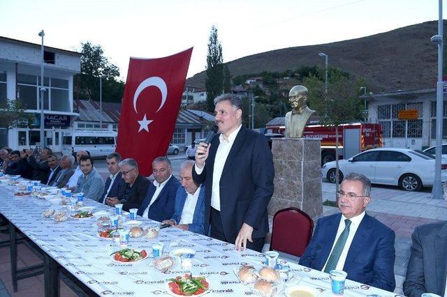 Başkan Çakır Kuluncaklılarla İftarda Bir Araya Geldi