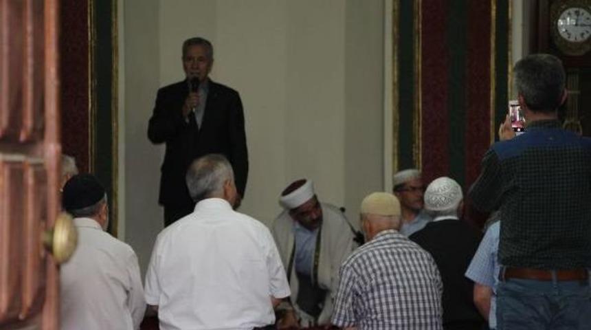 B&uuml;lent Arın&ccedil;, Manisa'da Tarihi Sultan Camisi'nde Mevlit Okuttu