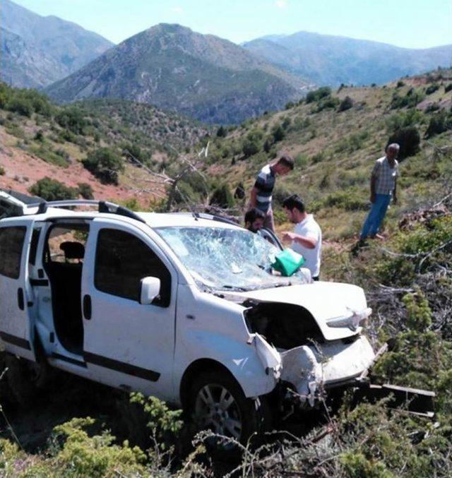 Tunceli&rsquo;de Trafik Kazası: 3 Yaralı 1