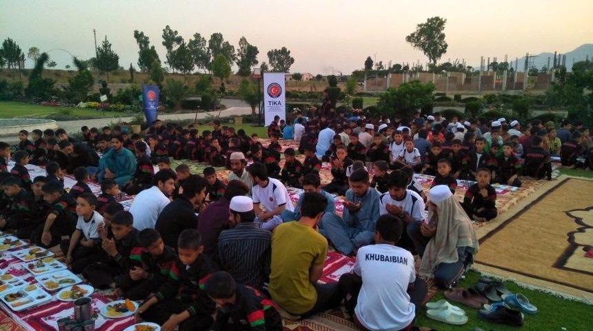 Tika&rsquo;dan Pakistan&rsquo;da Bin 100 Yetime İftar