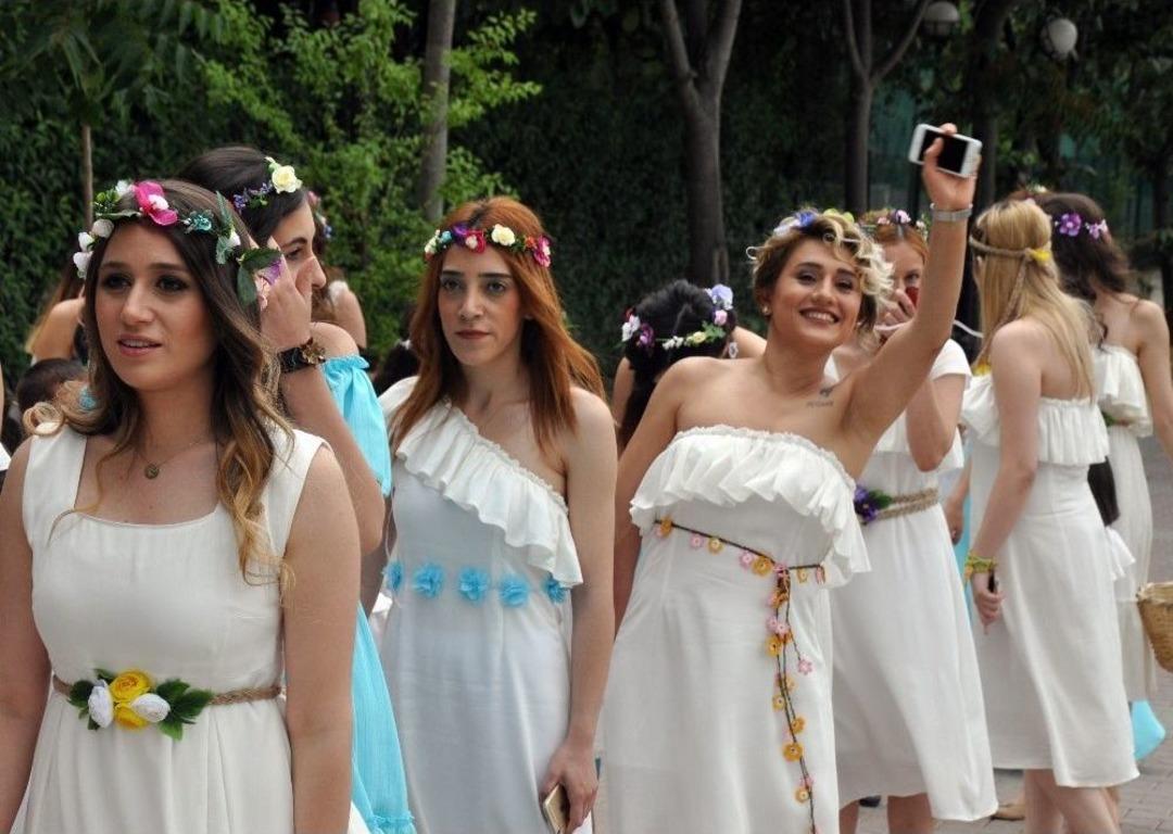 Ihlamur Festivali&rsquo;nde Dostluk Ve Barış Ihlamuru Kaynatıldı