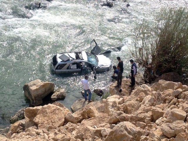 Yüksekova’da Trafik Kazası: 1 Ölü, 5 Yaralı, 3 Kayıp