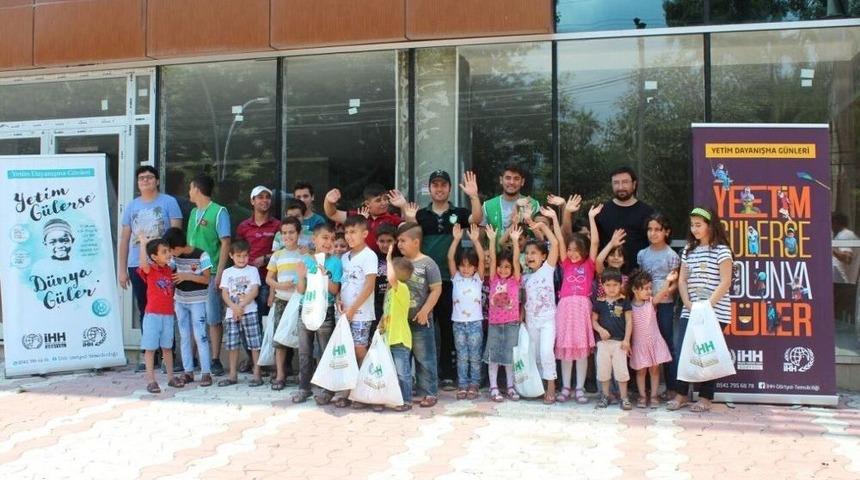 D&ouml;rtyol&rsquo;da 60 Suriyeli Yetim Giydirildi