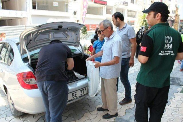 Dörtyol’da 60 Suriyeli Yetim Giydirildi 2