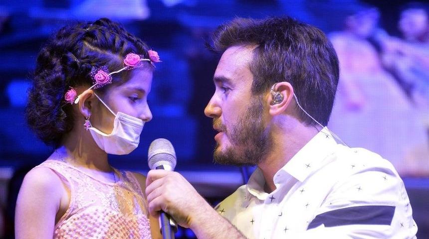 Ceceli, Kanser Hastası K&uuml;&ccedil;&uuml;k Hayranının Hayalini Ger&ccedil;ekleştirdi