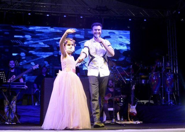 Ceceli, Kanser Hastası K&uuml;&ccedil;&uuml;k Hayranının Hayalini Ger&ccedil;ekleştirdi 1