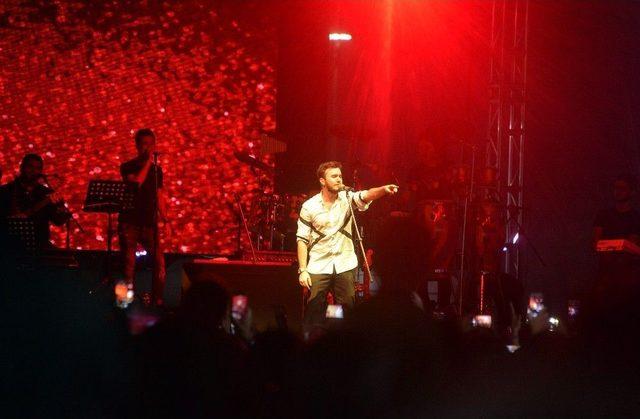 Ceceli, Kanser Hastası K&uuml;&ccedil;&uuml;k Hayranının Hayalini Ger&ccedil;ekleştirdi 2