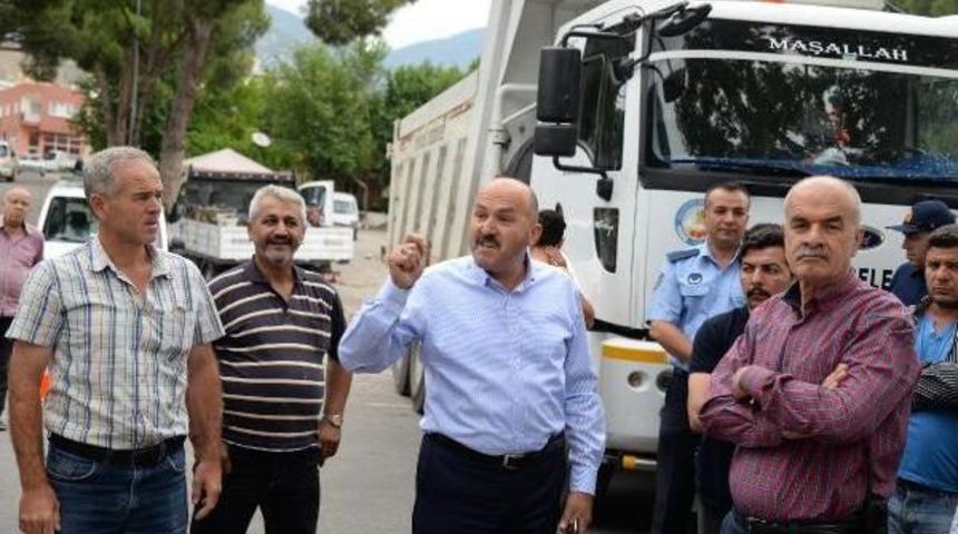 Kuyucak'ta Atat&uuml;rk Takı Krizi