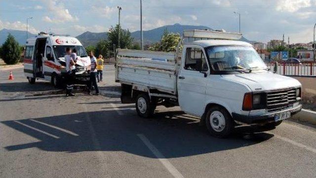 Ambulansın Da Karıştığı Zincirleme Kazada 1 Kişi Yaralı