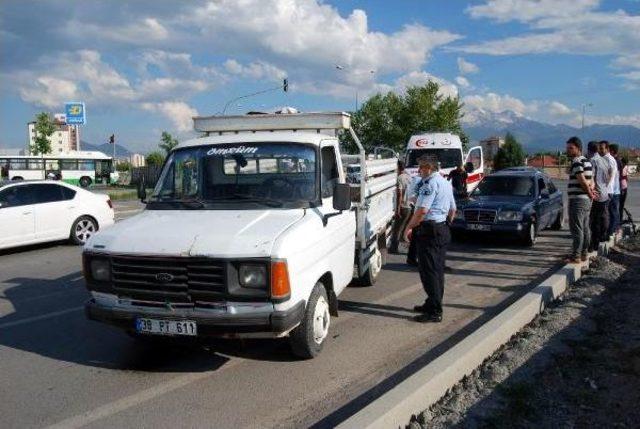 Ambulansın Da Karıştığı Zincirleme Kazada 1 Kişi Yaralı