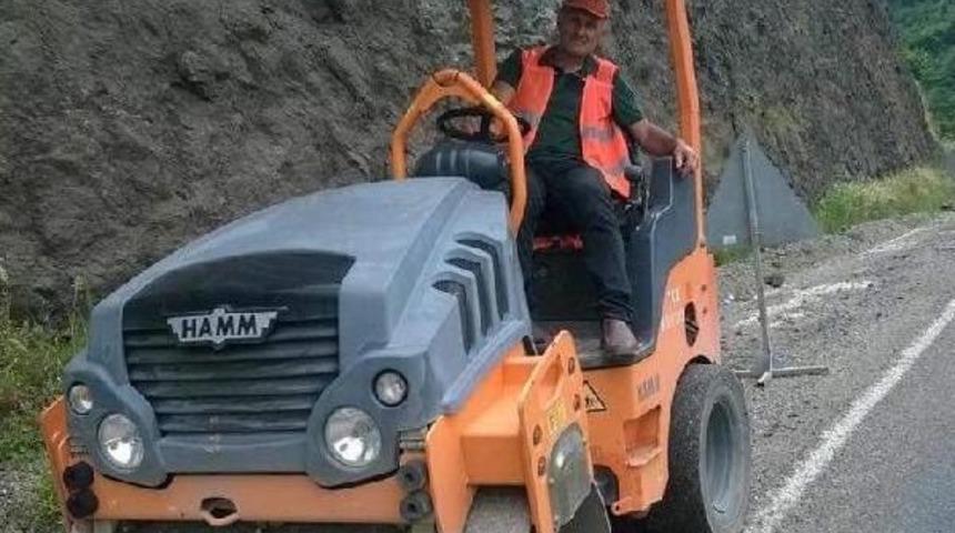 Kullandığı Silindirle Dereye Yuvarlanan Operat&ouml;r &Ouml;ld&uuml;