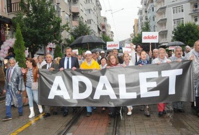 Eskişehir'de Yağmur Altında 'adalet' Yürüyüşü