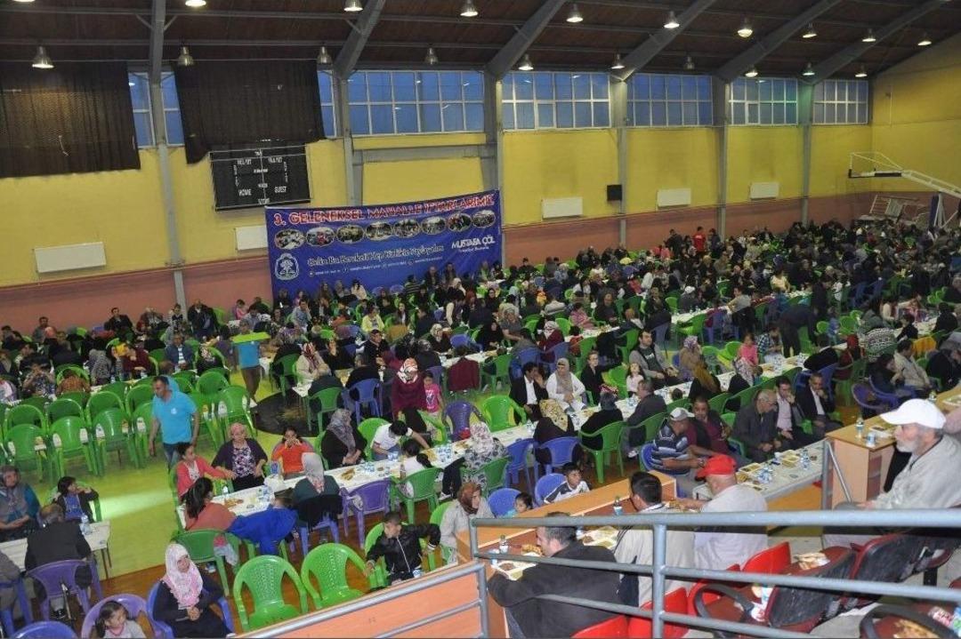 Sandıklı Belediyesi Geleneksel İftar Yemeği Etkinliğine Devam Etti