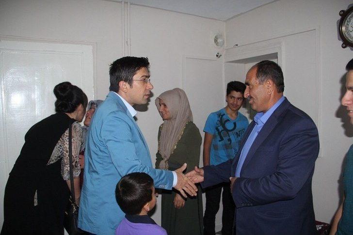 Kaymakam Öztürk Şehit Korucunun Ailesiyle İftar Açtı G2