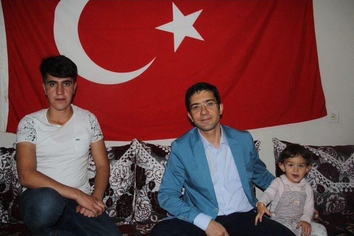 Kaymakam Öztürk Şehit Korucunun Ailesiyle İftar Açtı G3