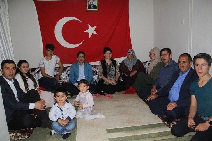 Kaymakam Öztürk Şehit Korucunun Ailesiyle İftar Açtı G4