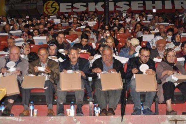 Bakan Avcı Stadyumdaki Iftar Yemeğine Katıldı