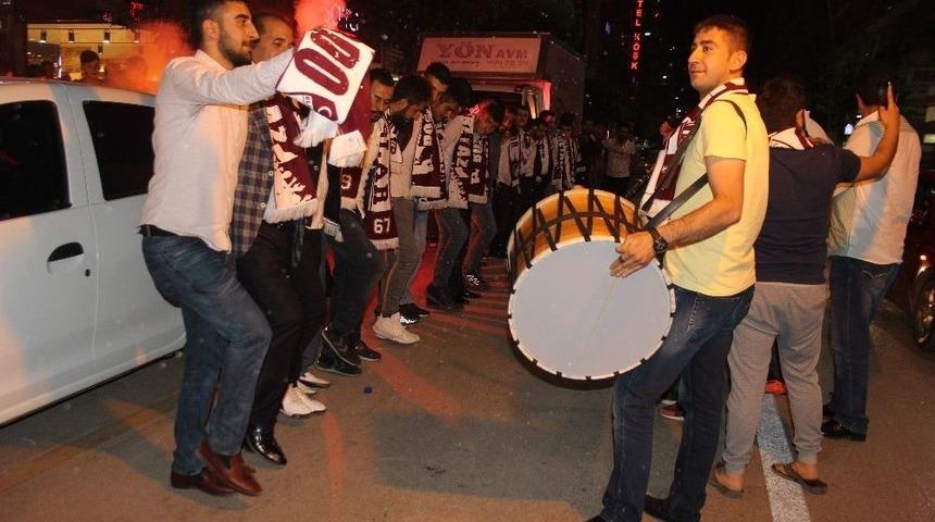 Taraftarlardan Davullu Klarnetli Sahur Halayı