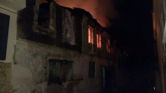 Kuşadası’nın Eski Evleriyle Ünlü Camiatik Mahallesi’nde Yangın
