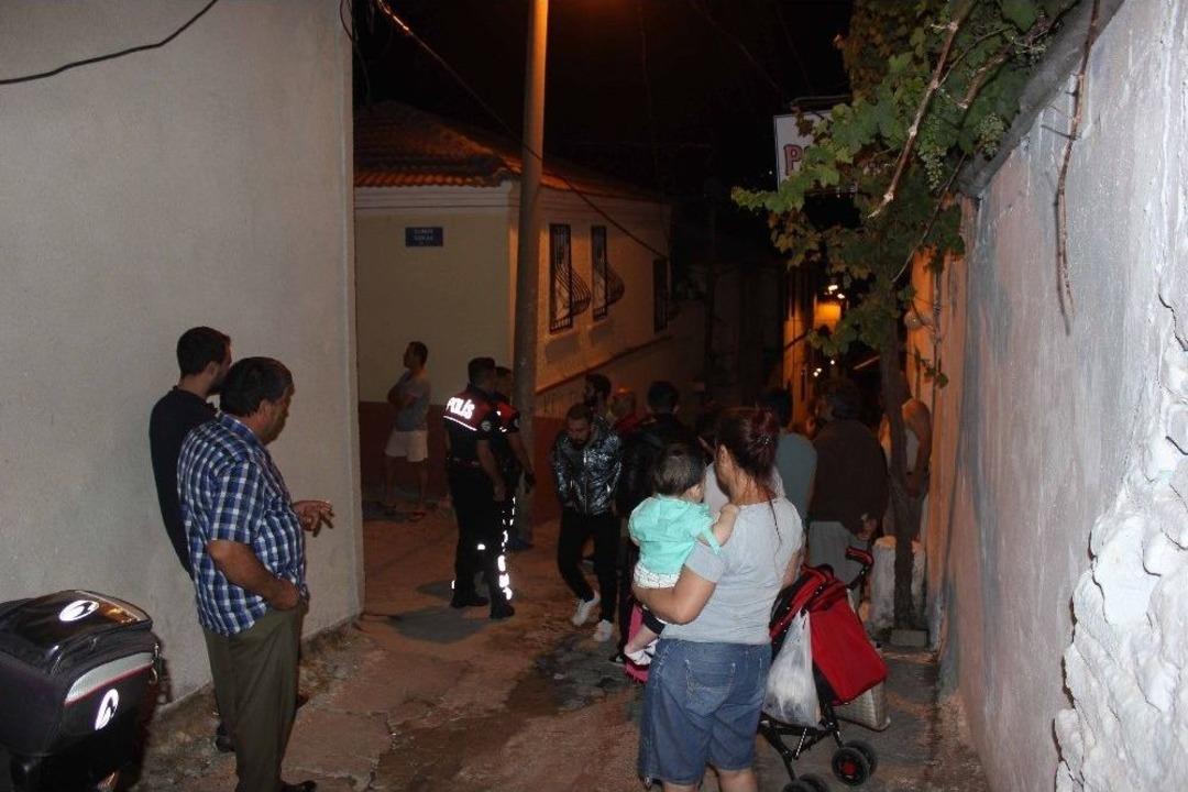 Kuşadası&rsquo;nda Tarihi Ev Alevlere Teslim Oldu