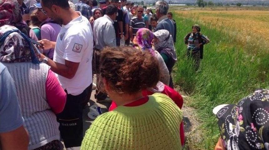 İ&ccedil;ileri Taşıyan Otomobil Tarlaya Devrildi: 1 &Ouml;l&uuml;, 5 Yaralı