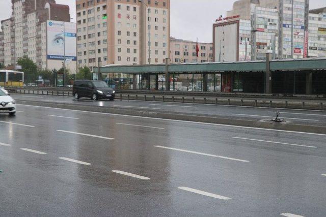 İstanbul’da Sağanak Yağış Ve Serin Hava Etkili Oluyor 1
