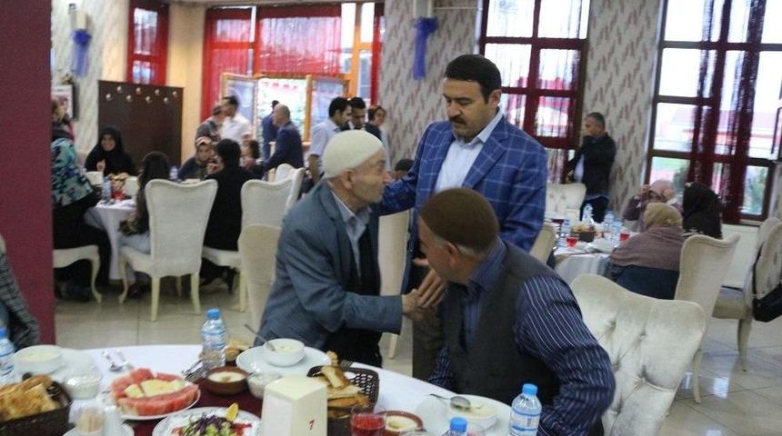 Ağrı Valisi Huzur Evi Sakinleri İle İftar Yaptı