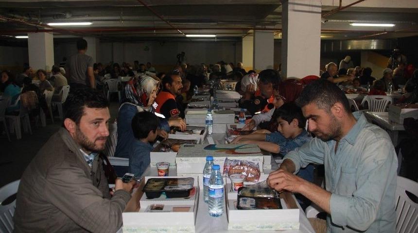 Beylikd&uuml;z&uuml; Belediyesi&rsquo;nden Kader Mahkumlarına 10 Bin Koli Yardım