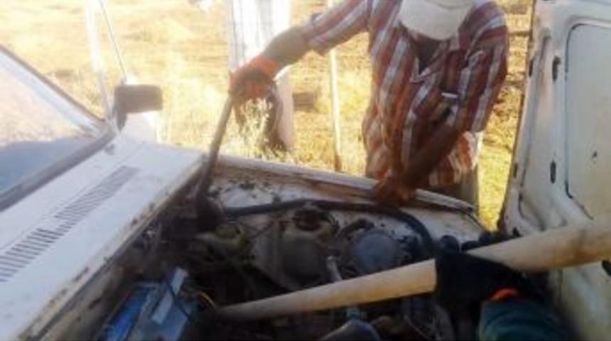 (&ouml;zel Haber) Otomobiline 2 Metrelik Yılan Girdi