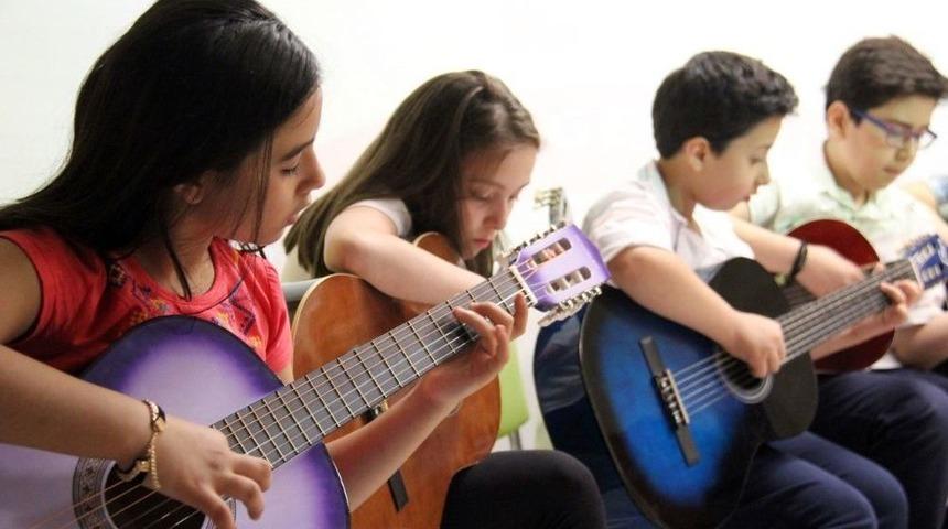 &Ccedil;ocuklar 11 Farklı At&ouml;lyede Yeteneklerini Geliştirdiler