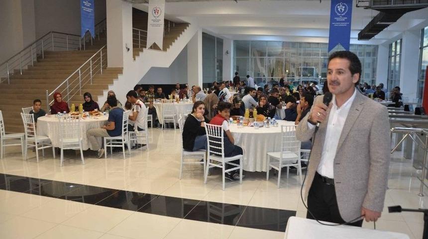 Gen&ccedil;lik Hizmetleri Ve Spor İl M&uuml;d&uuml;rl&uuml;ğ&uuml; Personeli İftarda Bir Araya Geldi