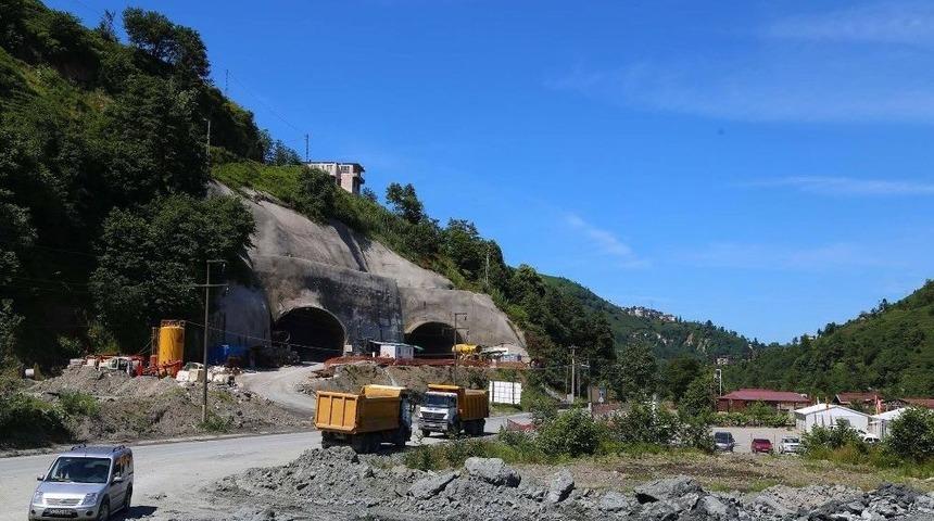 Rize&rsquo;de Salarha T&uuml;neli&rsquo;nin Delme &Ccedil;alışmalarında Bin 600 Metrelik Mesafe Alındı